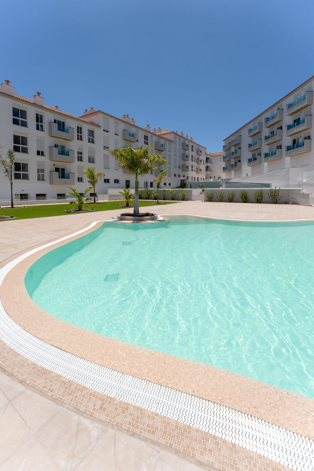 Revestimiento vítreo para piscinas de diseño en viviendas particulares de Recas