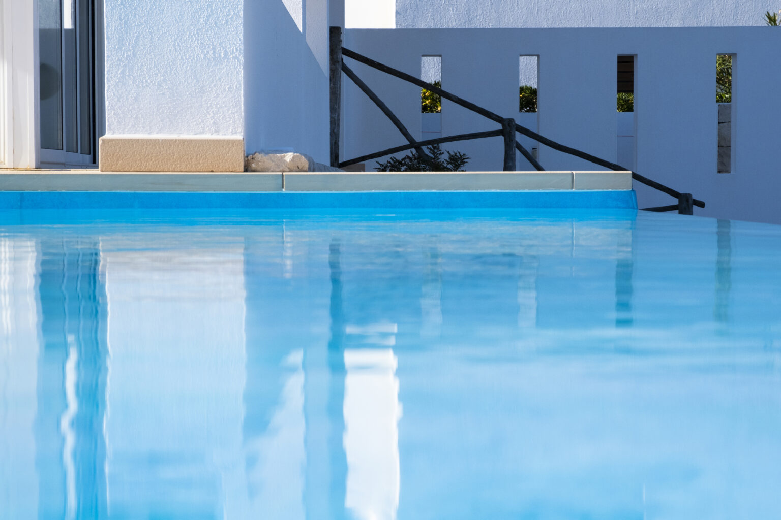 Mantenimiento de piscinas con robots limpiafondos de alta gama