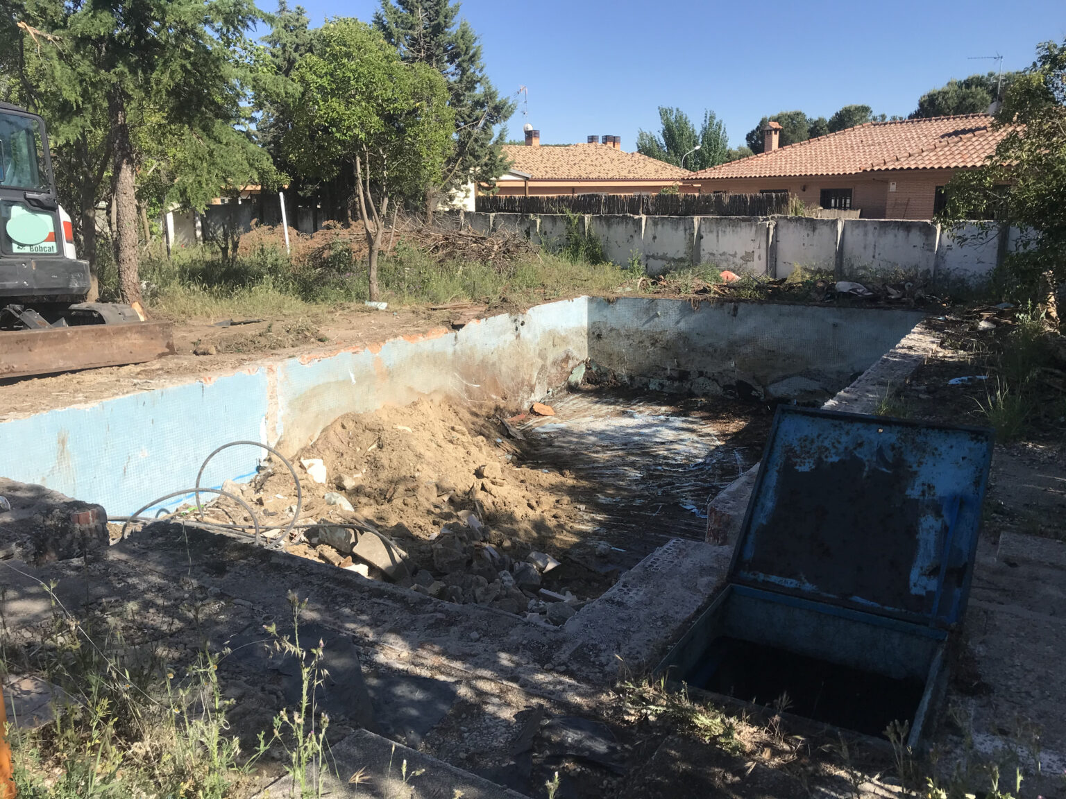 Comparativa de reforma de piscina en Toledo: de vaso agrietado a piscina moderna